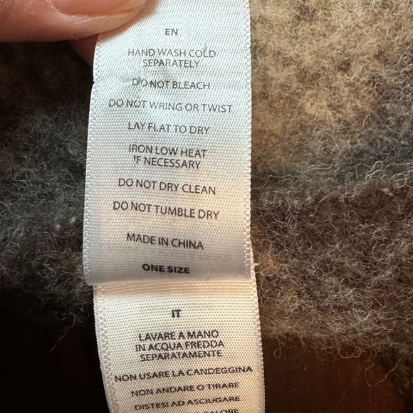 NWOT Soia & Kyo Faux Mohair Blanket Scarf Big Chunky Oversized Gift - Picture 6 of 7